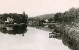 Bougival (Yvelines - 78 - Ile de France): oevers van de Seine gezien vanaf de voetgangersbrug, begin 20e eeuw (zwart-wit foto)