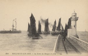 Boulogne-sur-Mer, Le Sortie des Barques de pêche door French Photographer