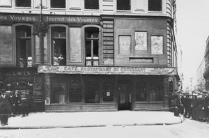 Cafe du Croissant na de moord op Jean Jaures, hoek rue du Croissant rue Montmartre, Parijs, 1914 door French Photographer