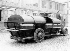 Gesloten auto transporter voor huishoudelijk afval, 1912 door French Photographer