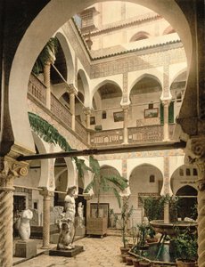 Inkomhal, Museum van Oudheden, Algiers, gepubliceerd ca. 1900 door French Photographer