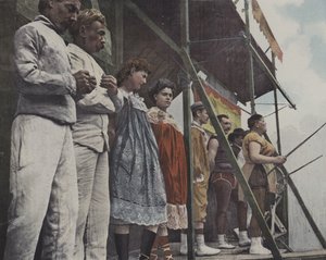 Kermisartiesten op het podium door French Photographer