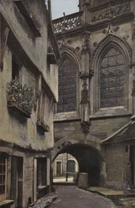 Falaise, Kerk van de Drie-eenheid, doorgang onder het koor