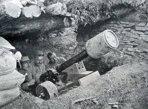 Franse 48 kanon gebruikt om landmijnen te lanceren, 1915