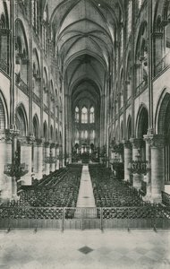 Het Schip van de Notre-Dame Kerk door French Photographer
