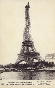 De Eiffeltoren buigt door French Photographer