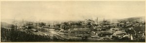 Le Creusot, panoramisch uitzicht uit het Album des Fers et Aciers van het bedrijf Schneider & Cie, 1895 door French Photographer