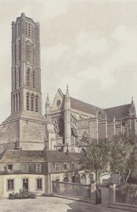 Limoges, Kathedraal St-Étienne, klokkentoren en zuidwestelijke gevel (zicht vanuit de binnenplaats van het bisschoppelijk paleis) door French Photographer