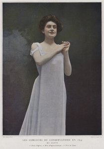 Mademoiselle Hatto, prijswinnende zangeres bij de wedstrijden aan het Conservatoire de Paris, 1899 door French Photographer