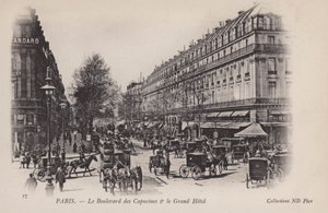 Parijs, Le Boulevard Des Capucines, Le Grand Hotel door French Photographer