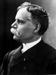 Portret van Jules Cheret (1836-1932), Franse schilder en tekenaar, late 19e eeuw (zw/w foto) door French Photographer