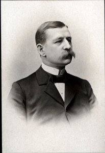 Portret van Salomon August Andree (1854-1897), Zweedse ingenieur, natuurkundige, luchtvaartpionier en poolonderzoeker door French Photographer