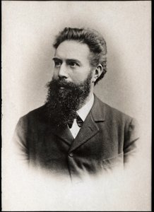 Portret van Wilhelm Conrad Roentgen (1845-1923), Duitse natuurkundige door French Photographer