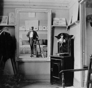 Portret van een fotograaf in het atelier van Henri de Toulouse-Lautrec (1864-1901) door French Photographer