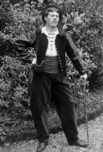 Portret van een jonge man in kostuum, regio Bourmont in Haute-Marne, circa 1880. Fotografie. Ducos Collectie.