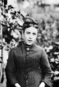 Portret van een jonge vrouw uit Bourmont in Haute Marne. Fotografie eind 19e eeuw. Ducos Collectie door French Photographer