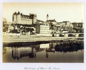 Ansichtkaart met het koninklijk kasteel van Pau waar koning Hendrik IV van Frankrijk en Navarra werd geboren op 13 december 1553, ca. 1900 door French Photographer