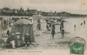 Strand en Boulevard St Georges, Royan, Frankrijk door French Photographer