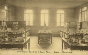 Basisschool badkamer, Hirson door French Photographer