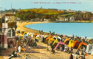 Saint-Jean-de-Luz, het strand en uitzicht op Ciboure door French Photographer