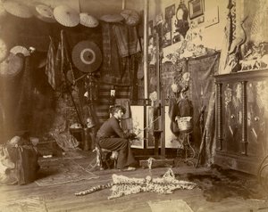 De Franse schilder Rochegrosse gefotografeerd in zijn studio, ca. 1885 (gelatinezilverdruk) door French Photographer