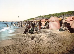 Het strand van Trouville in Frankrijk, 1890-1900