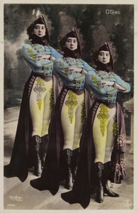 Drie identieke vrouwen
