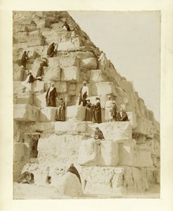 Toeristen bij de Grote Piramide van Gizeh
