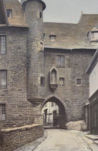 Uzerche, Oude stadspoort, ingangszijde door French Photographer
