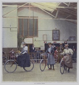 Vrouwelijke fietsers door French Photographer