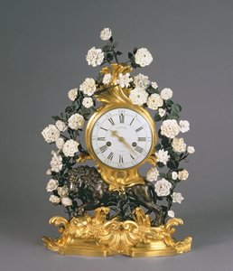 Een Louis XV klok, Vincennes/Mennecy, c.1750