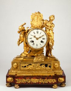 Een late Louis XV vergulde bronzen schoorsteenklok met een profielmedaillon van Hendrik IV vastgehouden door Venus
