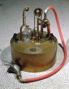 Anesthesieapparaat ontworpen door Raphael Dubois (geb. 1849) voor Dr. Paul Bert (1833-86)