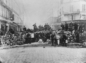 Barricade bij de ingang van de Faubourg du Temple, Parijs, tijdens de Commune, 18 maart 1871