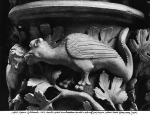 Basilisk, kapiteel van de Kathedraal van Notre Dame in Reims (gipsafgietsel van steen) door French School