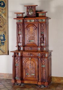 Kast met twee secties en een dubbele deur die Actaeon voorstelt die in een hert verandert en de figuur van de Overwinning