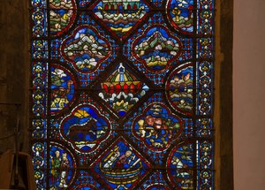Kathedraal van Chartres, glas-in-lood: leven van Noach, detail van de ark van Noach op de golven