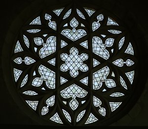 Afbeelding van het roosvenster aan de oostmuur van het zuidelijke transept