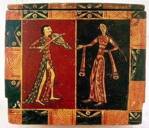 Detail van een bruidskist die een muzikant en een danser afbeeldt