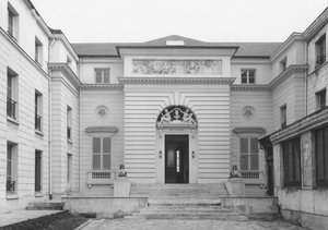 Hotel Gouthiere, binnenplaats gevel, laat 18e eeuw door French School