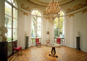 Interieur van de Salon Rond, 18e-19e eeuw door French School