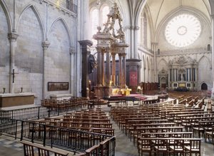 Interieur van de Kathedraal van Angers (Maine et Loire) gebouwd tussen de 12e en 15e eeuw, vertegenwoordigt de perfecte mix tussen Romaanse en Gotische stijl door French School