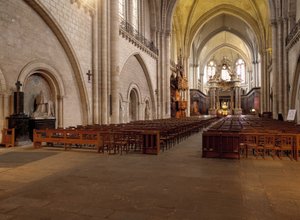 Interieur van de Kathedraal van Angers (Maine et Loire) gebouwd tussen de 12e en 15e eeuw, vertegenwoordigt de perfecte mix tussen Romaanse en Gotische stijl door French School