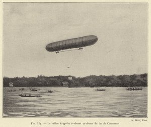 De Zeppelin-luchtballon evolueert boven het Bodenmeer