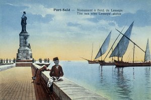 Port Said ansichtkaart. Monument gewijd aan Fernand de Lesseps met uitzichten op de haven en de zee. Rond 1900 (ansichtkaart)