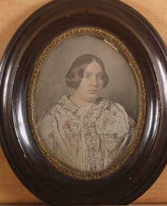 Portret van een onbekende vrouw, 1850 (gekleurde daguerreotypie) door French School