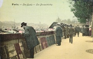 Ansichtkaart die Bouquinistes langs de linkeroever van de Seine, Parijs, voor 1914 afbeeldt