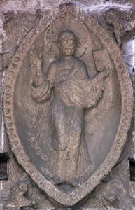 Reliëf met Christus in een mandorla, van de noorddeur