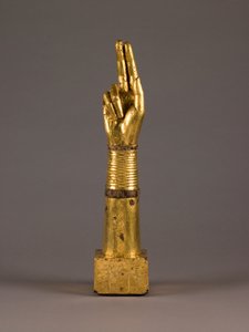 Reliekschrijn Arm, ca 1050-1100 (hout  bladgoud) door French School