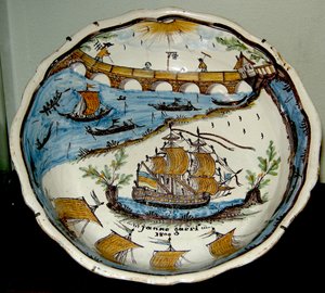 Saladeschaal met afbeelding van schepen op de Loire, Nevers, 1800 (keramiek)